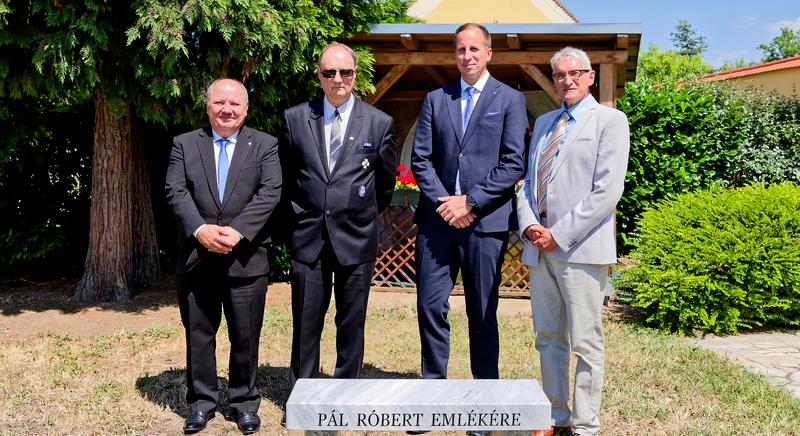Pihenőpadot avatott a 30 éves Zanati Kulturális Egyesület - Jubileumi Szent László Napi ünnepség Zanaton