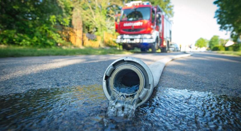 Kigyulladt egy autó a 86-oson, Vép térségében