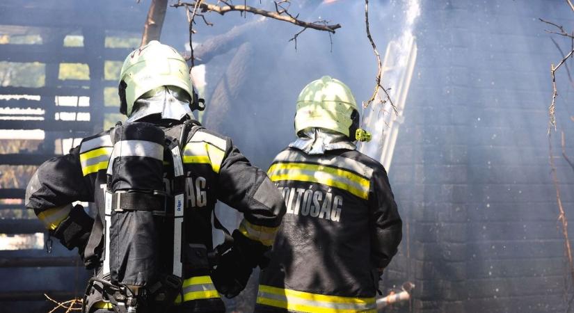 Lángoló házból mentett ki egy gyermeket a debreceni tűzoltó – nagy árat fizetett