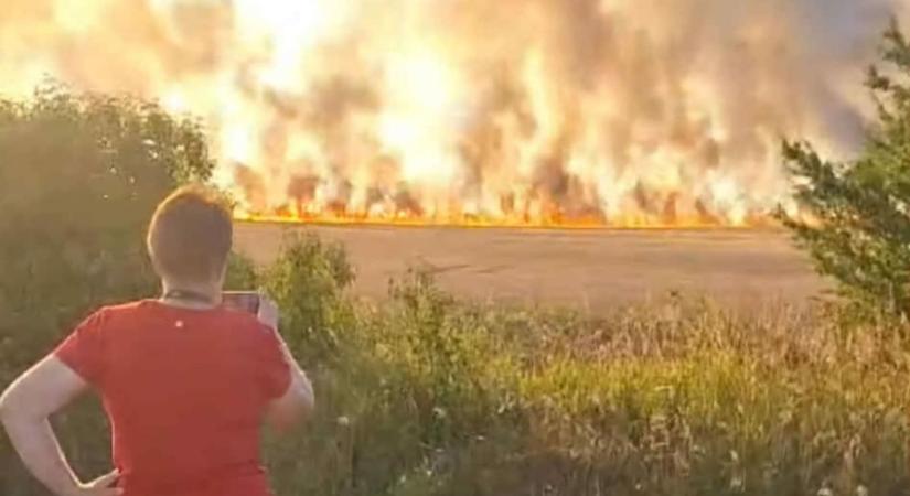 Hatalmas lángok csaptak fel Sárbogárdon - videó