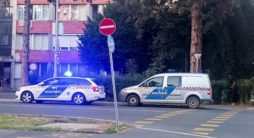 Mentők és rendőrök jelentek meg Szombathely egyik "hírhedt" házánál