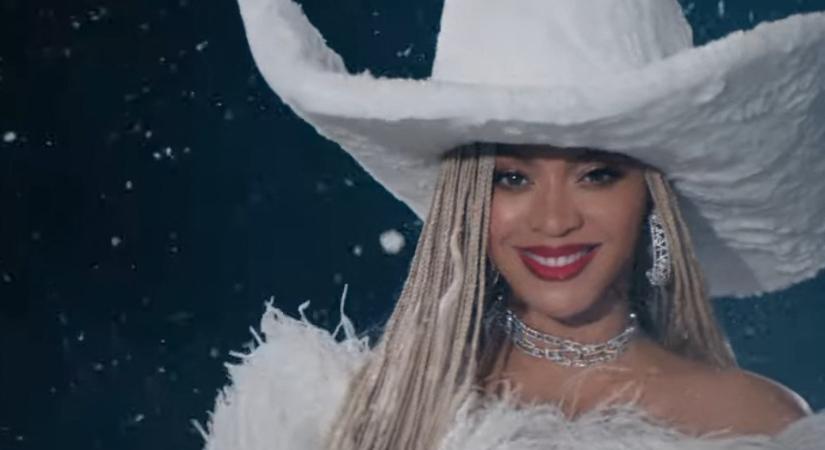 Hátborzongató pillanatok Beyoncé koncertjén: meglazult a magasban lógó autó egyik kábele