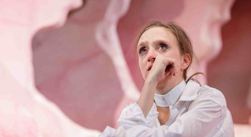 EGY KISEBB ISTEN GYERMEKE Lars von Trier: Hullámtörés / Radnóti Színház