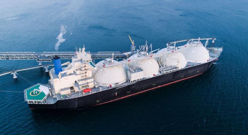 Káosz a gázpiacon: mindenki LNG-t akar, de nincs elég hajó – van egy ennél is nagyobb probléma