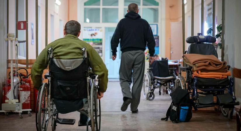„Kínzástúlélőket támogatni extrém esetben olyan, mint újra felnevelni egy csecsemőt”
