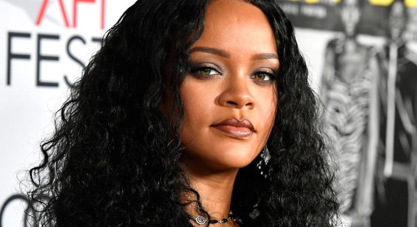 Rihanna fehérneműs fotóitól megáll az ész: az énekesnő irtó dögös képeket posztolt