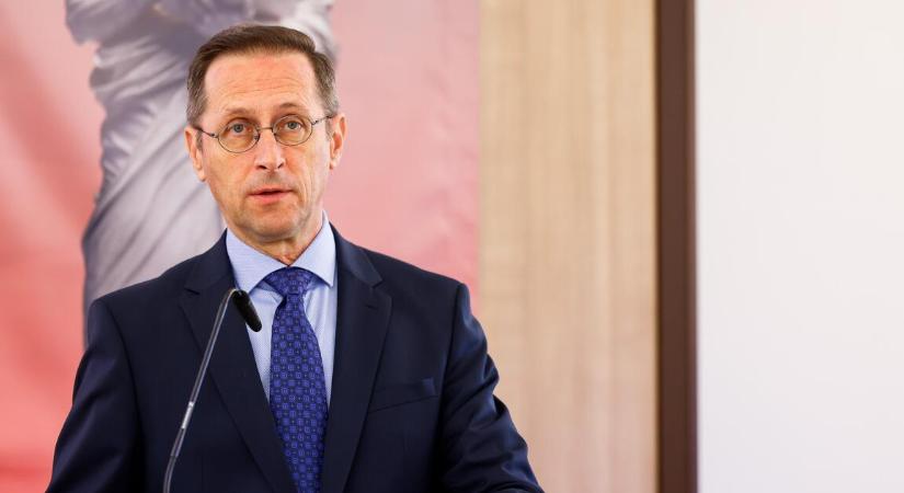 Varga Mihály ezúttal Trumpnak üzent