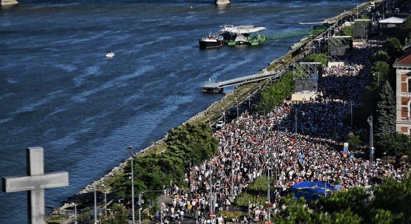 Der Standard-kommentár: A Pride után Orbán meztelen király