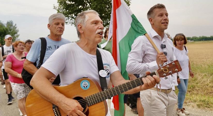 A harmadik felmérés is azt mutatja, hogy a Tisza orrhosszal vezet a Fidesz előtt