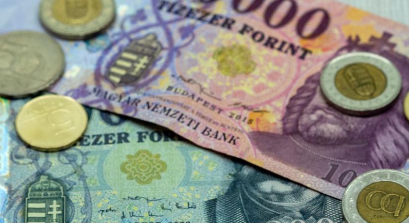 Közeleg a határidő, már csak eddig lehet fizetni ezekkel az ezresekkel, kétszázasokkal