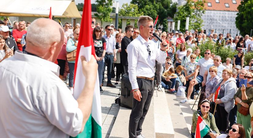 21 Kutatóközpont: Már 18 százalékponttal vezet a Tisza a Fidesz előtt