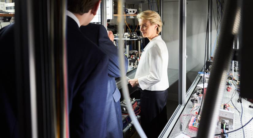 Ursula von der Leyen lenyúlja Trumptól a világgazdaság 30 százalékát