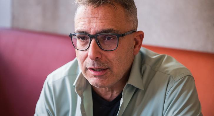 Sváby András elárulta, kifejezetten irritálja a felesleges fényűzés