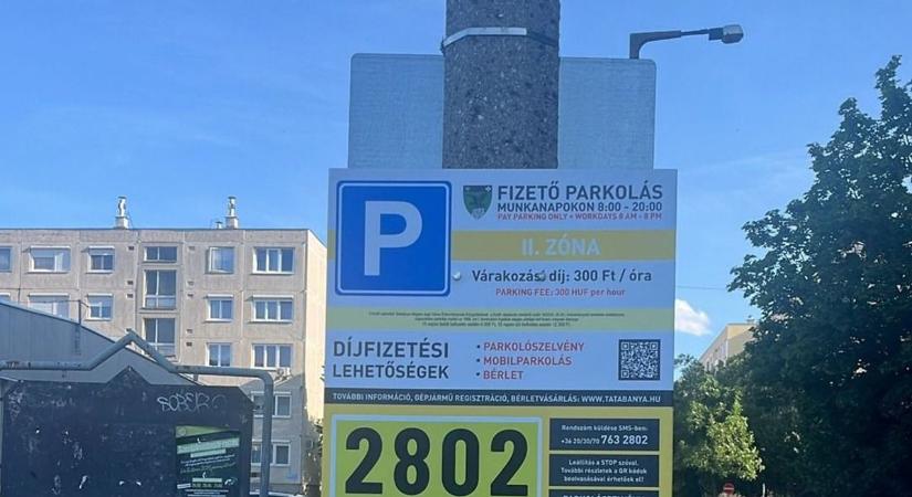 Kábelkötegelő és hátat fordító tájékoztatók – furcsa táblázás Sárberekben