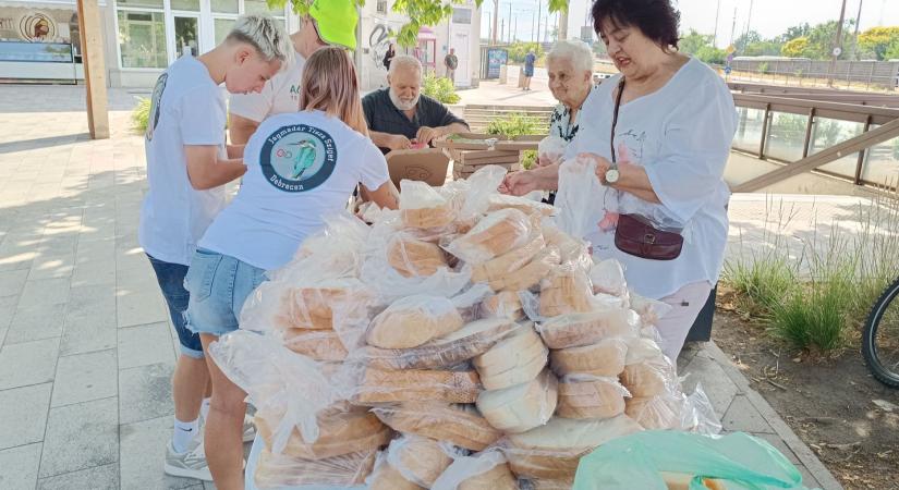 Debrecenben 160 éhes emberre főztek