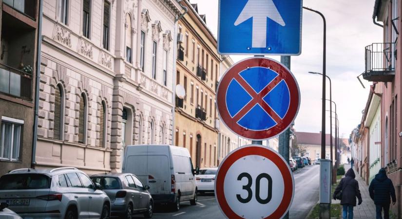 Így változnak meg az útjelző táblák