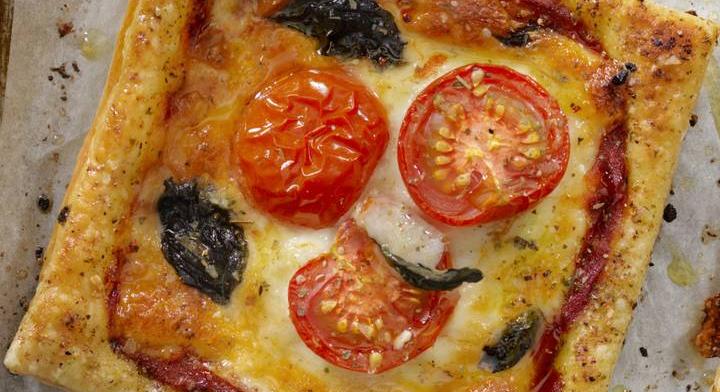Villámgyors, leveles tésztás pizza: utolsó pillanatos vacsi