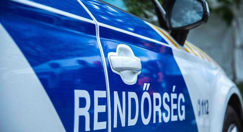 Drámai reggel Szarvaskőn: kerítésnek ütközött egy autó