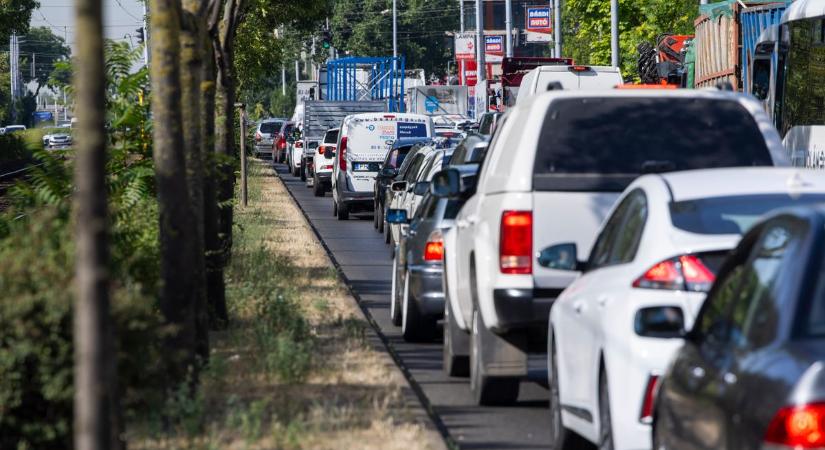 Óriási csattanás rázta meg a XV. kerületet - gőzerővel mentenek