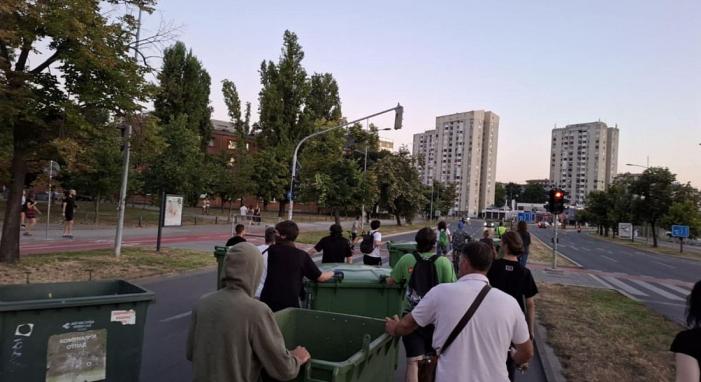 Egyetemisták: Reggel, kávé, blokádocska, egész Szerbia tudja