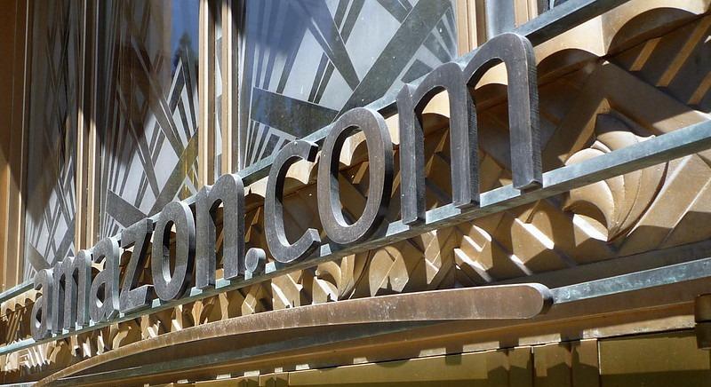 Három év alatt 54 milliárd dollárt fektet be az Amazon Nagy-Britanniában