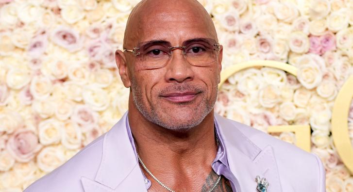 Óriásit megy a videó, amin Dwayne Johnson hagyja lányainak, hogy kisminkeljék munka előtt, mindent elárul az arca