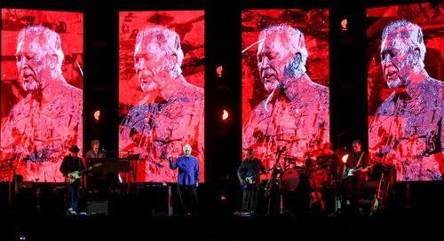 Meghitt pillanatok, tánc és mulatság Sir Tom Jones koncertjén