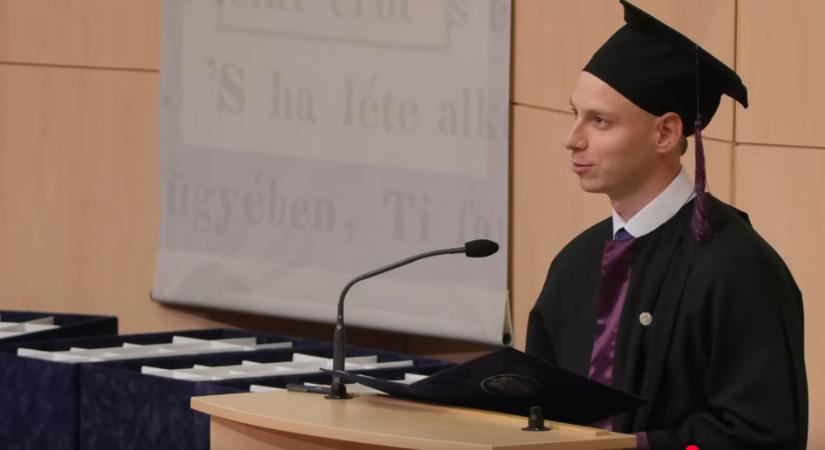 A frissen végzett orvos összedőlő egészségügyről beszélt a szegedi diplomaosztón