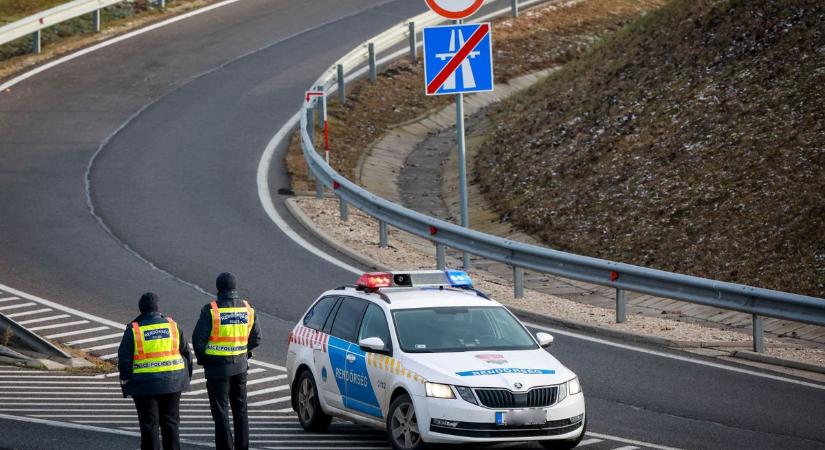 Kamion és személyautó ütközött az M7-esen, egy sávon halad a forgalom