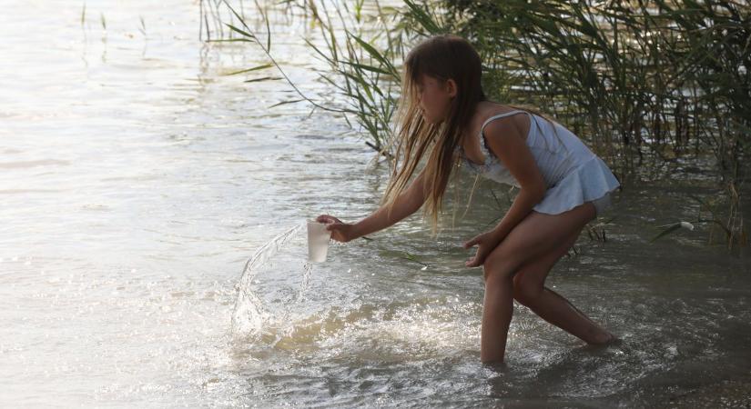 A mesterséges intelligencia nem fújja fel helyettünk a matracot, s nem csobban a Balatonba... (galéria, videó)