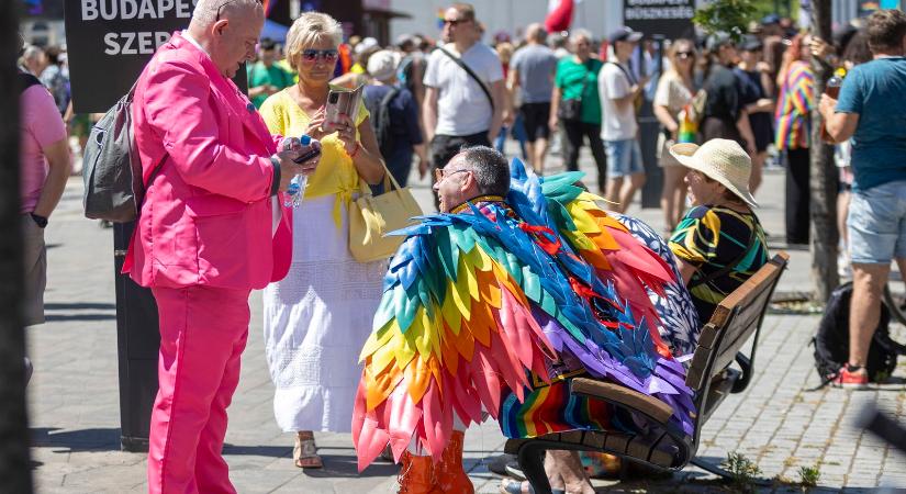 Olyan felirat tűnt fel a Budapest Pride-on a tömegben, amit sokan nem mertek megmutatni