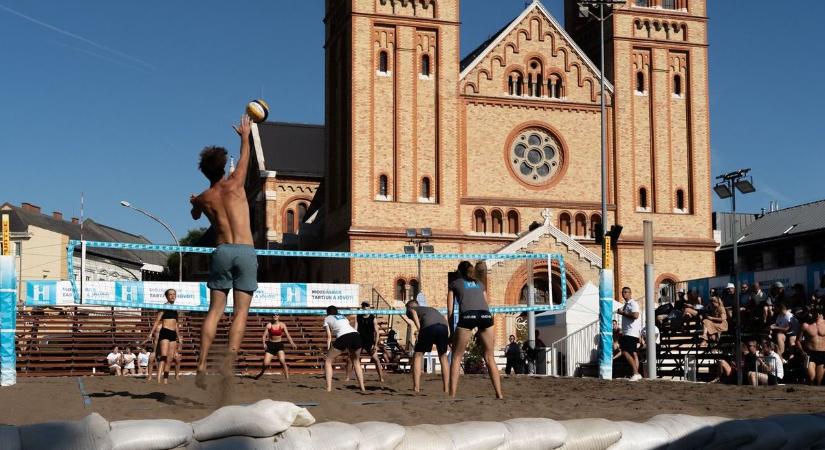 Idén is nagy siker volt a strandröplabdaverseny
