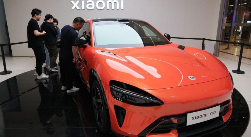 Máris leszerepelt az új kínai csodaautó, amit percek alatt százezrek rendeltek meg: kigyulladt a Xiaomi YU7 – ez a gond vele