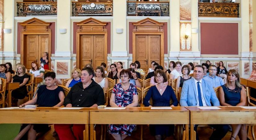 Köztisztviselőket köszöntöttek a soproni városházán