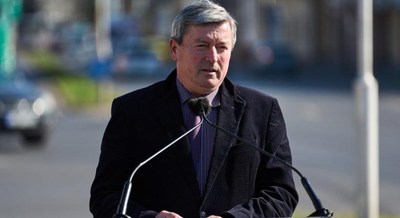 A fideszes képviselő szerint „ha a baloldalon és a Tiszán múlna augusztus 20-án Debrecenben nem virágkarnevál lenne, hanem szivárványos-tangás felvonulás”