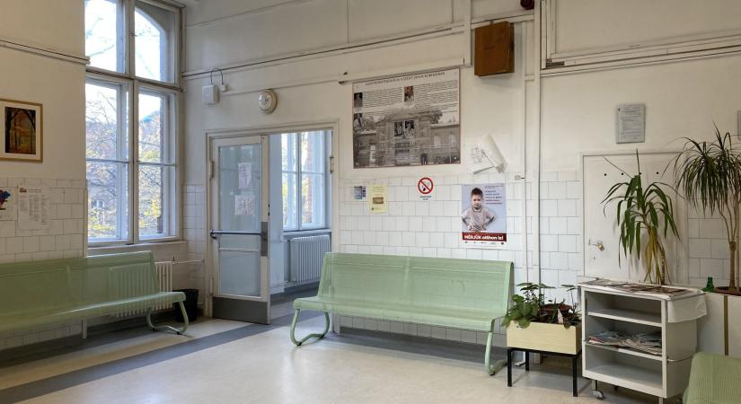 Összedőlés szélén álló egészségügyi rendszerről beszélt egy friss diplomás orvos