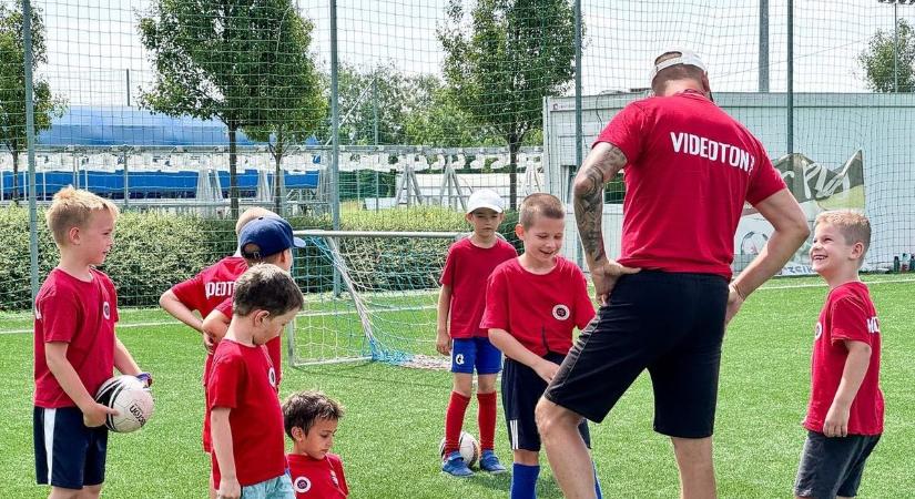 Nem mindennapi programokon vesznek részt a gyerekek a Videoton Baráti Kör nyári táborában