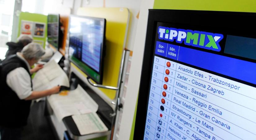 Ez ám a mázli! Milliomosként távozott a debreceni lottózóból – fotón az aranyat érő Tippmix-szelvény!