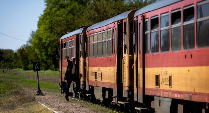 Százezreket érint a MÁV könnyítése: nagy változást vezettek be a napokban az ingyenes utazásban