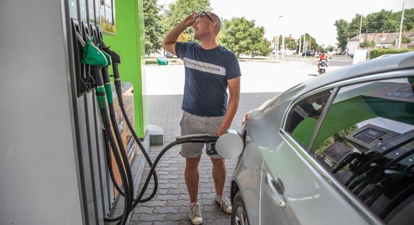 Ilyen már rég volt: közel két számjegyű összeggel változik mindkét üzemanyag ára!