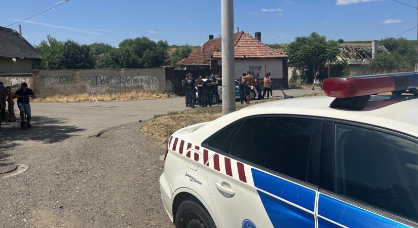 Tömegverekedés Gyöngyösön: kapával, vasvillával és fegyverekkel támadt neki egy családnak a feldühödött társaság