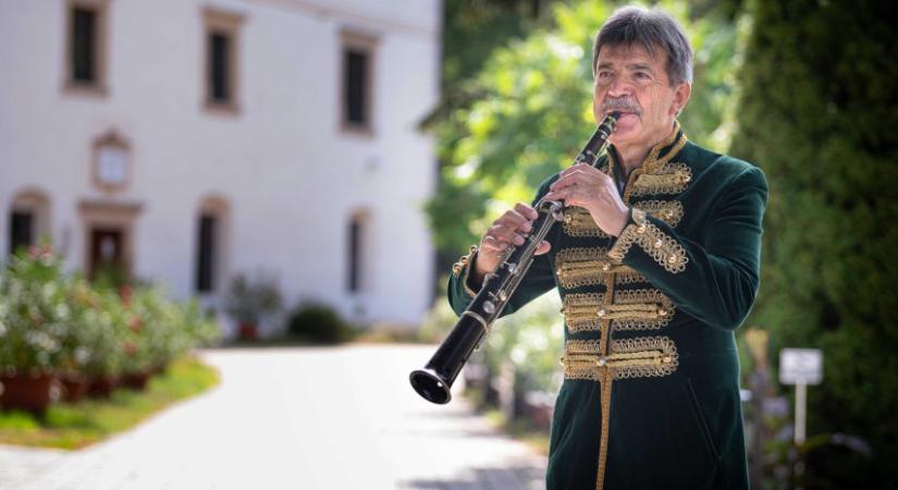 Tárogatókoncert, népdaltanulás és irodalmi rejtélyek