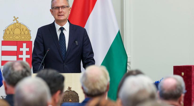 Rétvári Bence: Az orvosok, ápolók munkája példaértékű szolgálat