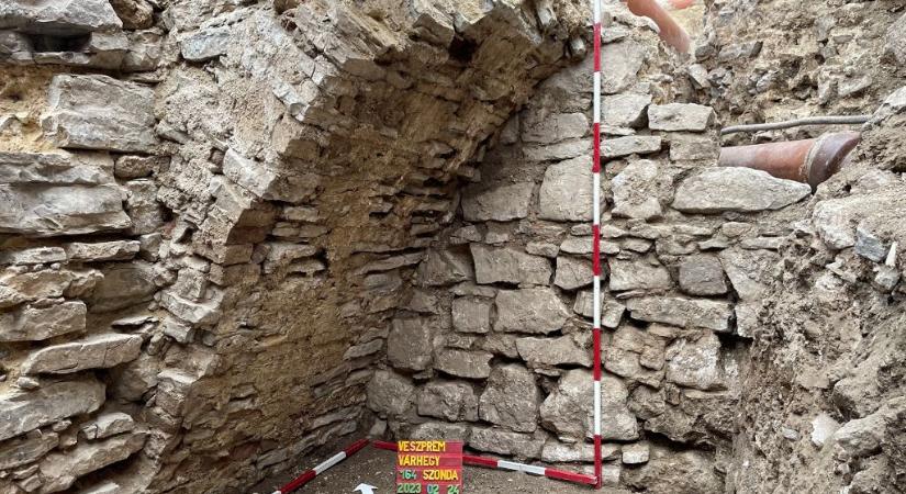 A falakból bújt elő a múlt Veszprémben