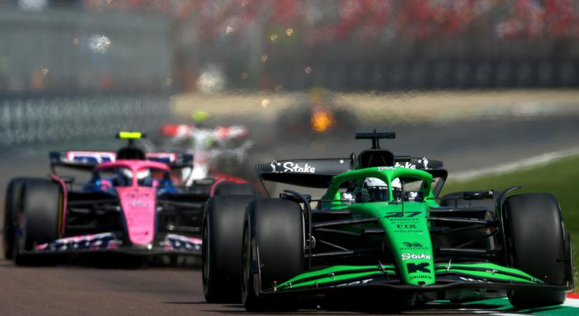 F1: Riválist ültet autójába a csapat, hogy betartsák a szabályt