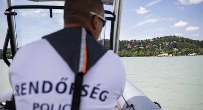 Egy hétvége alatt 50 embert mentettek ki a vízirendőrök a Balatonból