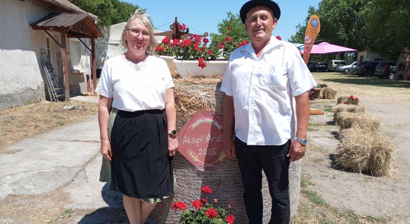 Hagyományőrző aratóünnepet tartottak Alapon: a közösség és a gazdák ünnepe! (Videó)
