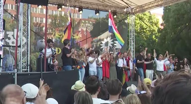 LMBTQ-kisokossal érzékenyítették a BKK dolgozóit a pride előtt  videó