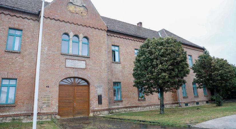 Veszélybe került a szombathelyi iskolaépület – elmérgesedett a vita a 11-es Huszár úti Waldorf-iskola és az Apáczai Alapítvány között