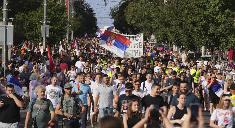 Szakértő: kritikus helyzetben Aleksandar Vucic, egyre többen elégedetlenek a szerb kormány működésével